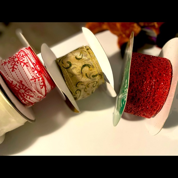 12 spindles of high quality ribbon & pre made bows - Picture 4 of 16